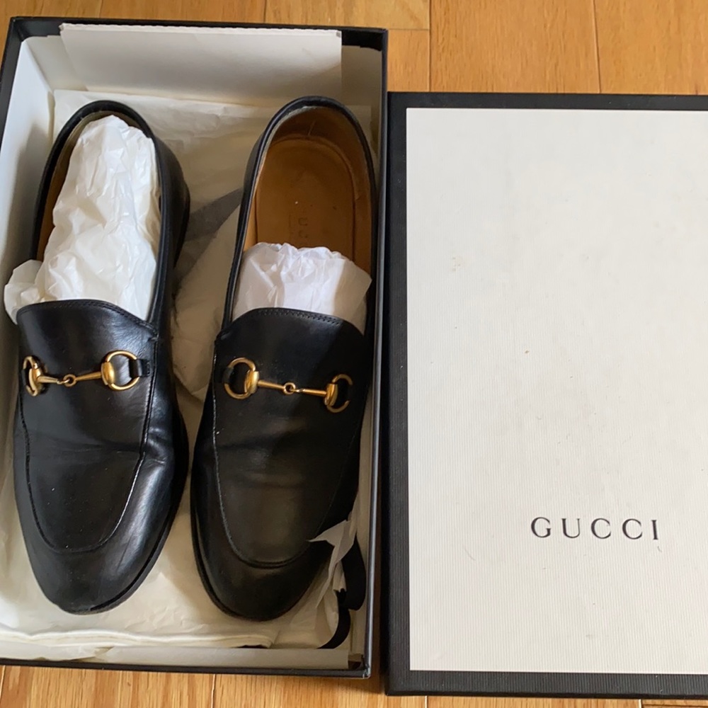 Gucci Jordaan leather loafer—Black horsebit accent